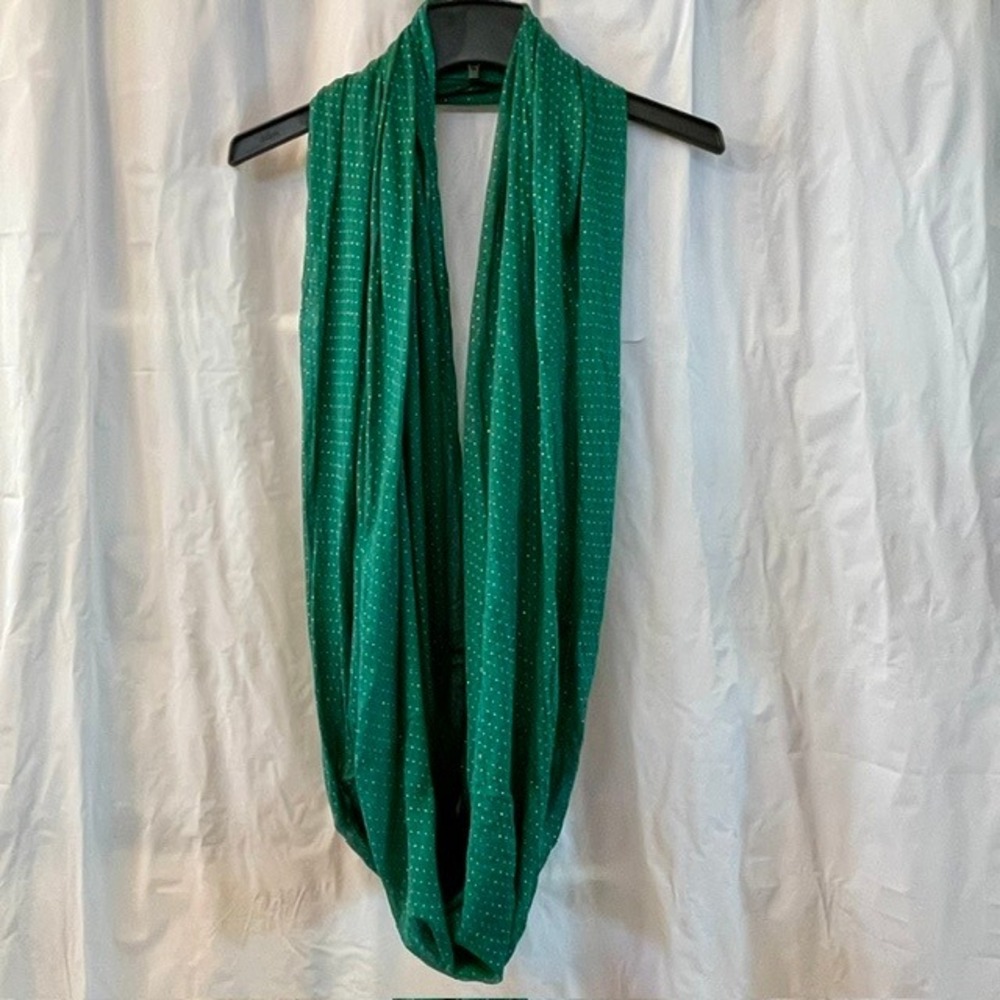 Steve Madden Emerald Green Gold Metallic Stud Infinity Scarf Luxury Chic Sparkle